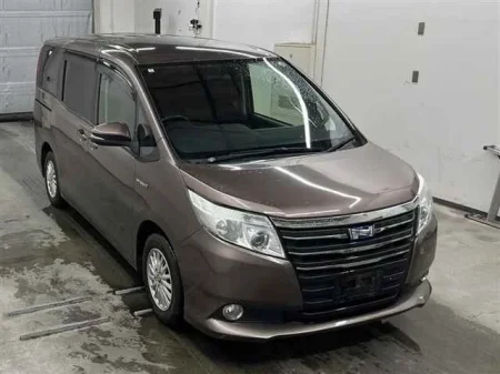 TOYOTA NOAH
